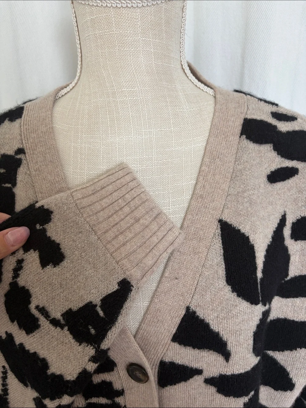 Garnet Hill Irish 100% Cashmere Cardigan - Picture 2 of 10